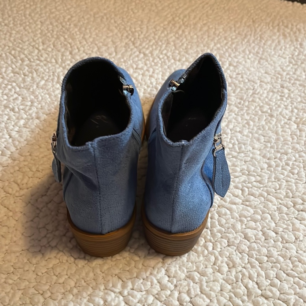 NWOT Blue Booties, Size 7.5 - Picture 10 of 11